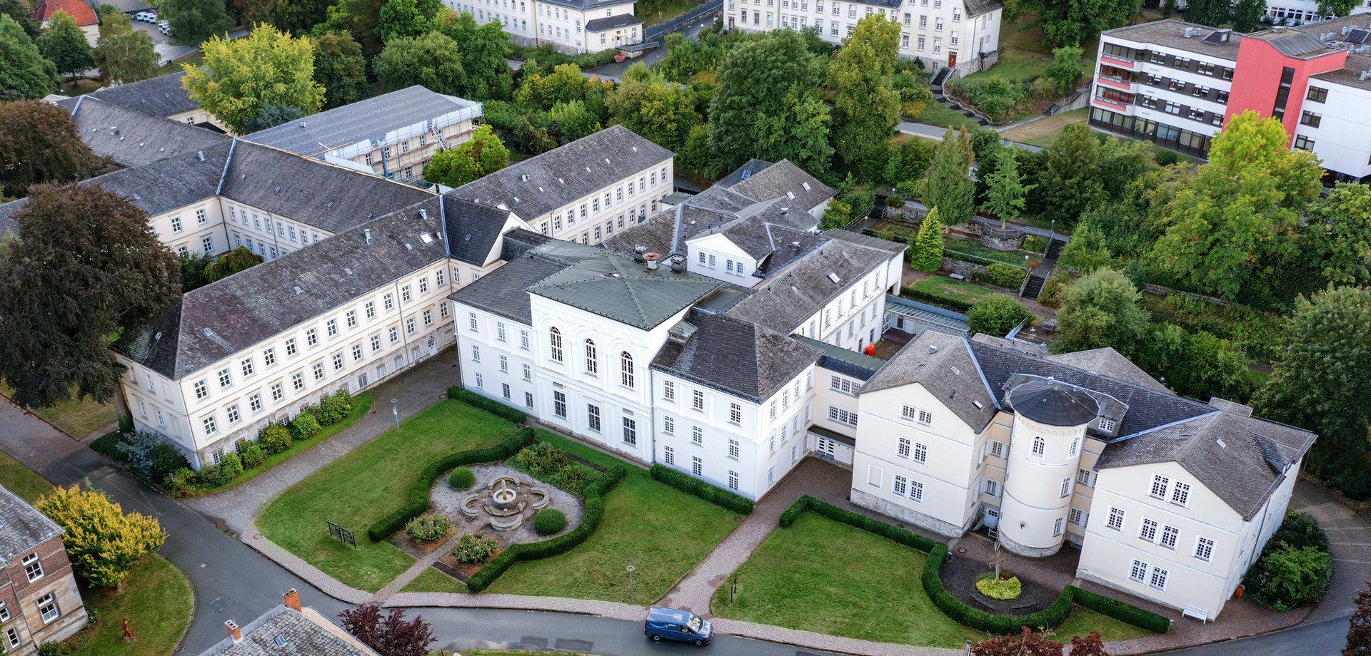 Eine Famulatur bei uns ermöglicht dir einen Einblick in die verschiedenen psychiatrischen und psychotherapeutischen ärztlichen Tätigkeiten.